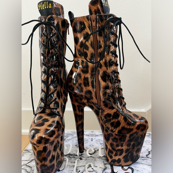 Hella Heels Empire Kicks Booties - 8 inch - Leopard - Picture 2 of 4